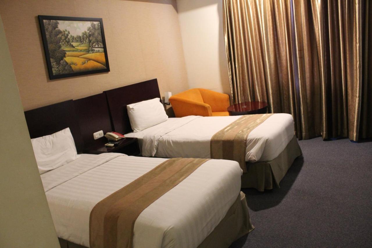 Asialink Premier Karawang Kültér fotó