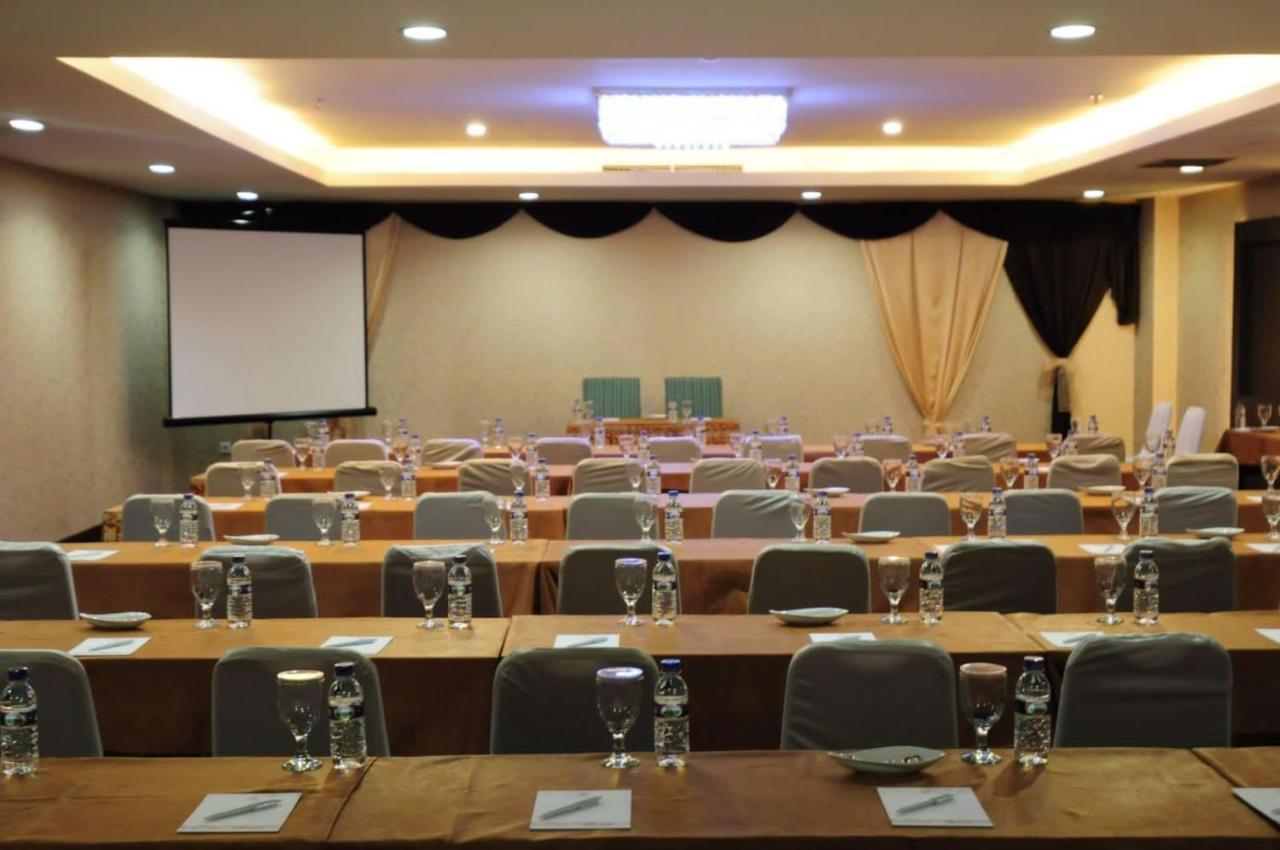Asialink Premier Karawang Kültér fotó