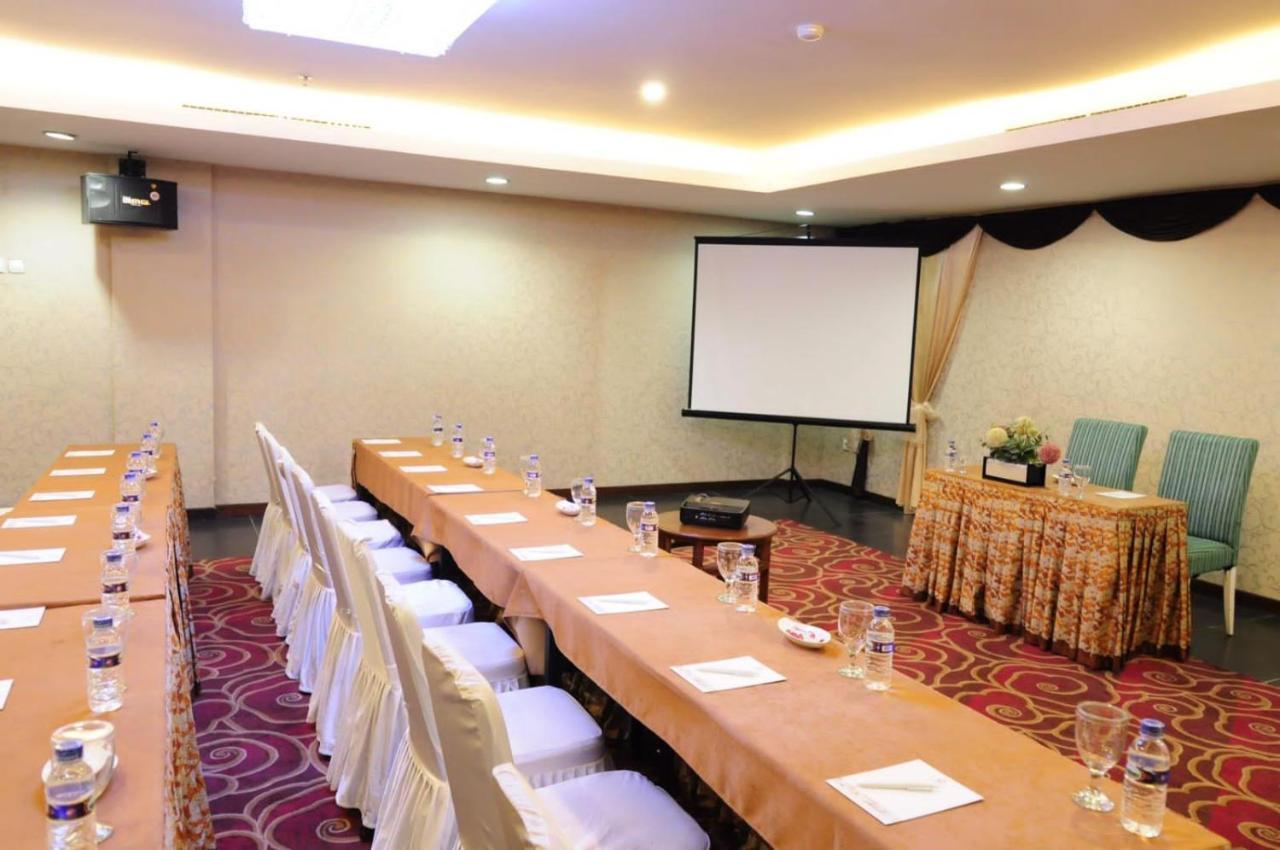 Asialink Premier Karawang Kültér fotó